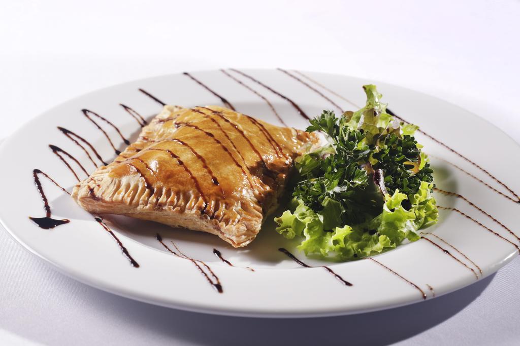 Sheraton Reserva Do Paiva كابو دي سانتو اغوستي المظهر الخارجي الصورة A plate of empanadas