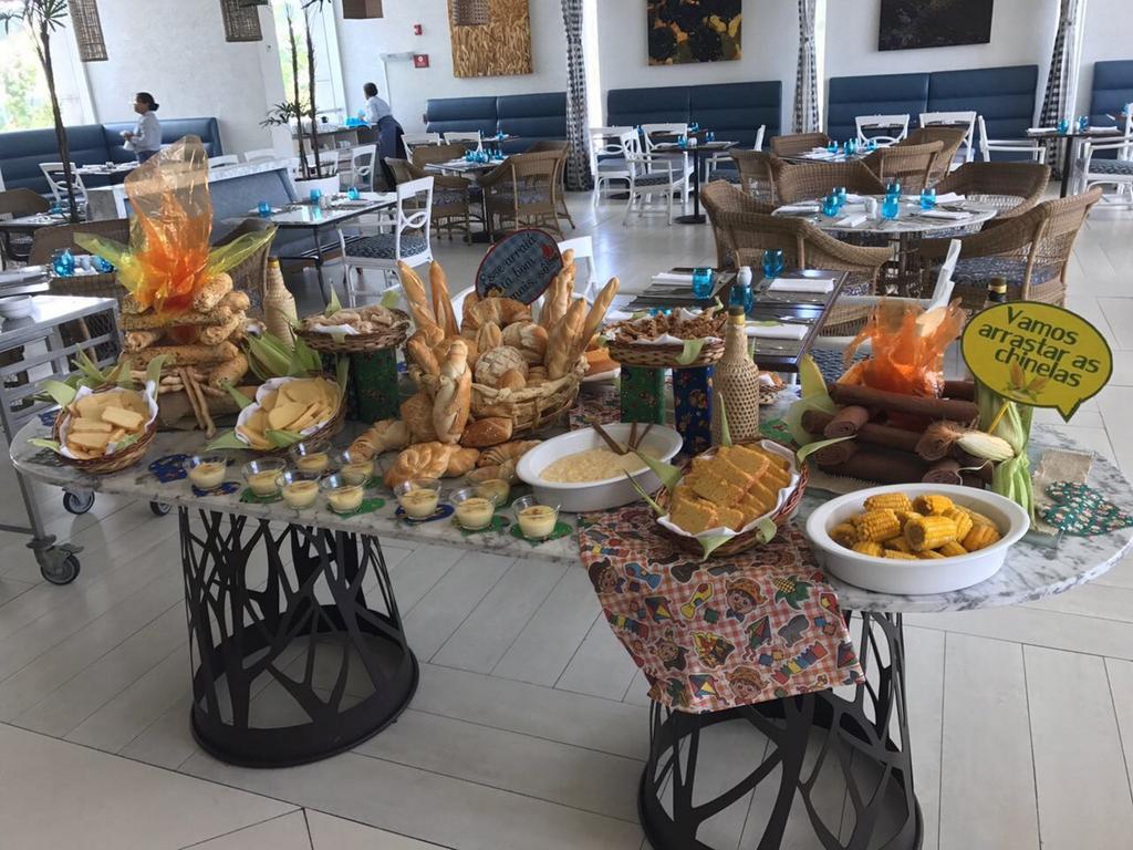 Sheraton Reserva Do Paiva كابو دي سانتو اغوستي المظهر الخارجي الصورة A buffet at a hotel