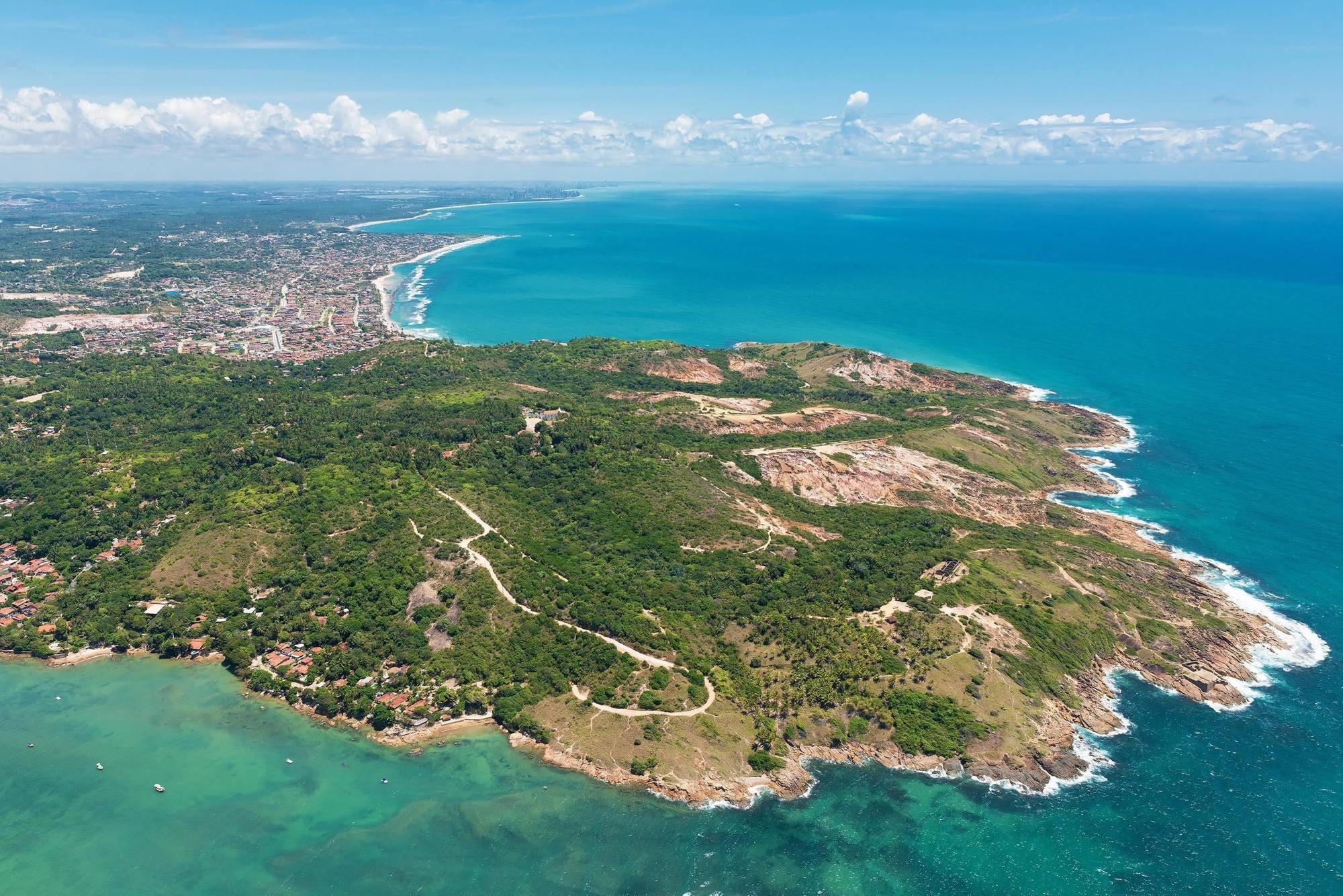 Sheraton Reserva Do Paiva كابو دي سانتو اغوستي المظهر الخارجي الصورة Aerial view of Cabo Branco